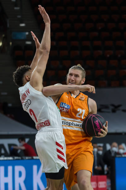 主教练对球 主教练对球